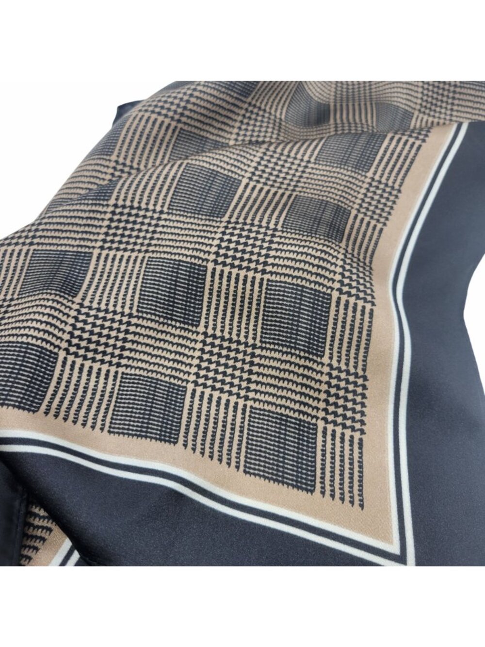 ✨Luxurious Elegant Silky Square Scarf Black White Block Design Bandana Neck Wrap - Picture 4 of 5